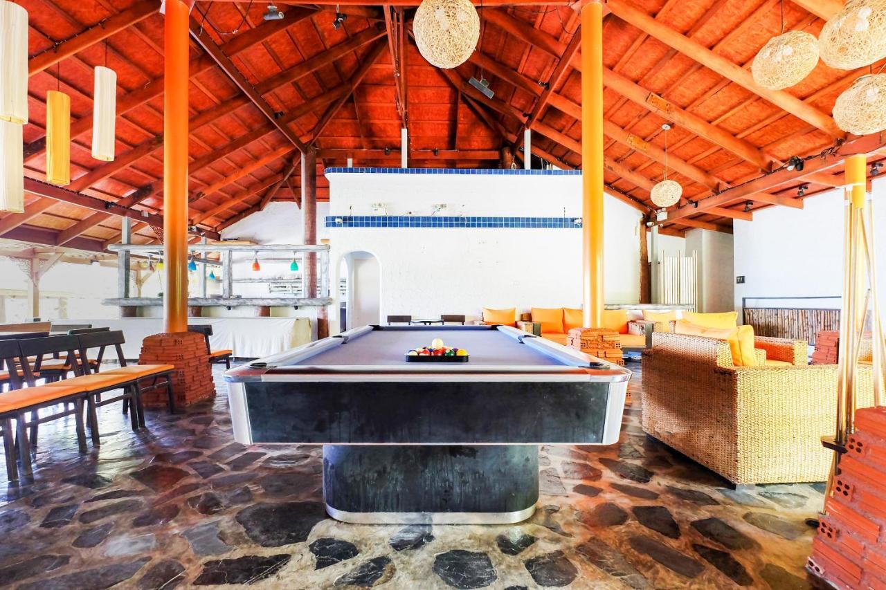 Oyo 626 The Chalet Phuket Resort Panwa Beach Exterior foto
