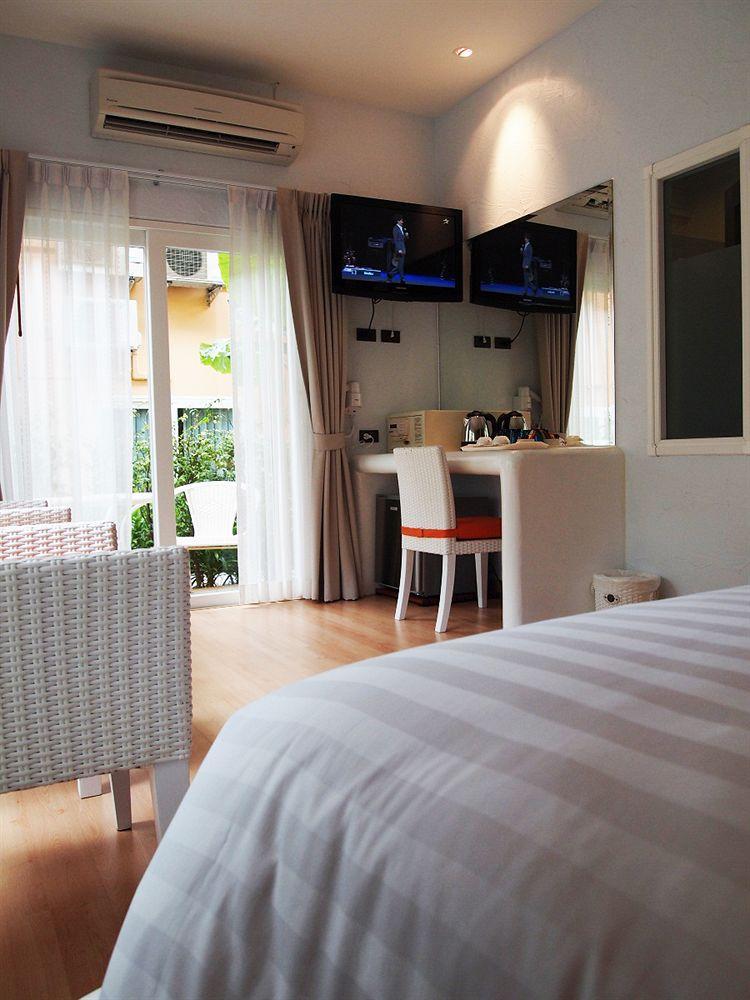 Oyo 626 The Chalet Phuket Resort Panwa Beach Exterior foto