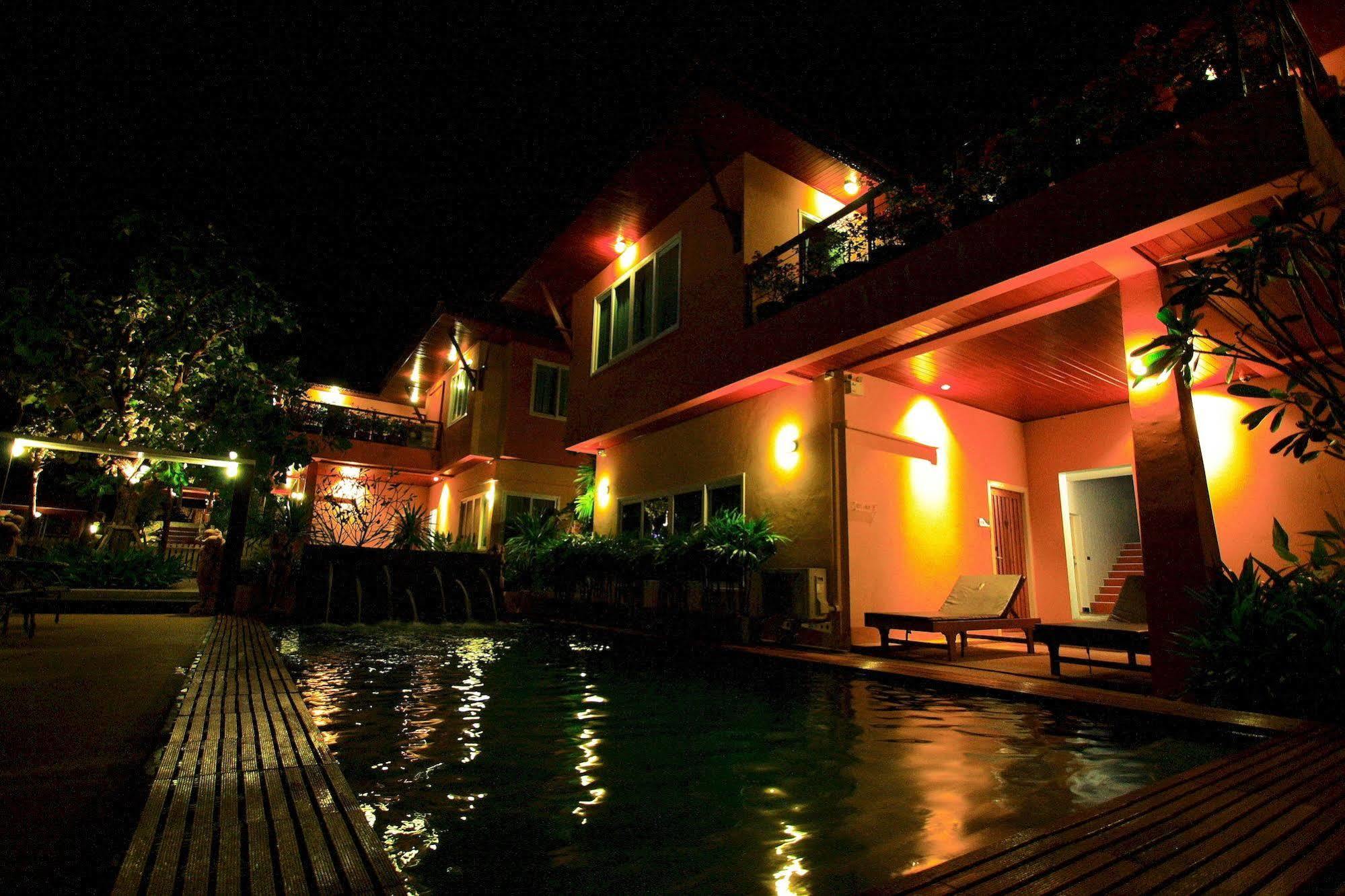 Oyo 626 The Chalet Phuket Resort Panwa Beach Exterior foto